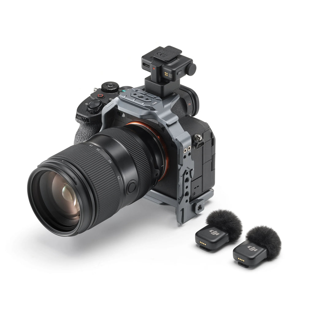 Mic Mini Camera Hot Shoe Adapter for the  Mic Mini Mic 3 Receiver Is Connected with the Hot Shoe Interface of Sony Camera