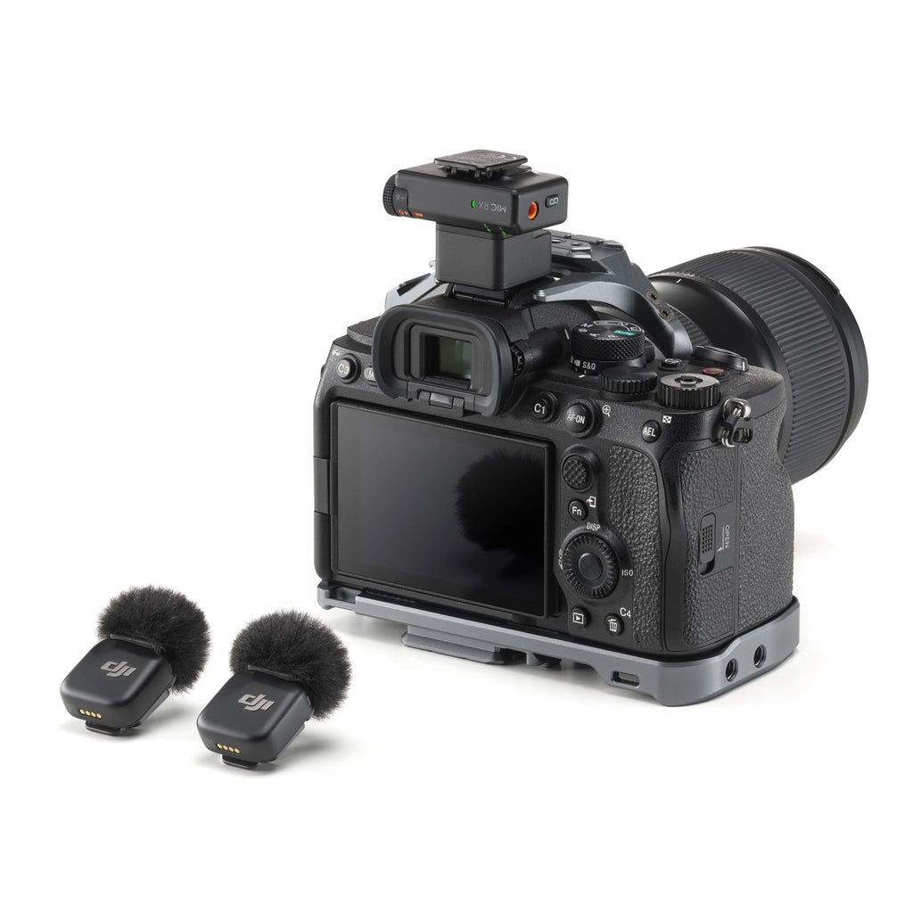Mic Mini Camera Hot Shoe Adapter for the  Mic Mini Mic 3 Receiver Is Connected with the Hot Shoe Interface of Sony Camera